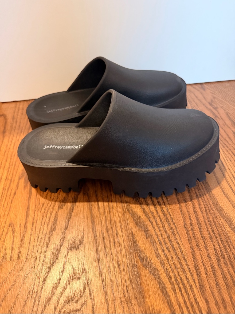 Jeffrey Campbell Lug Sole Platform Clog Mules in Black size 9 - Picture 3 of 4